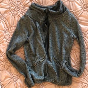 *5 for $20*  American Eagle cowlneck zip up